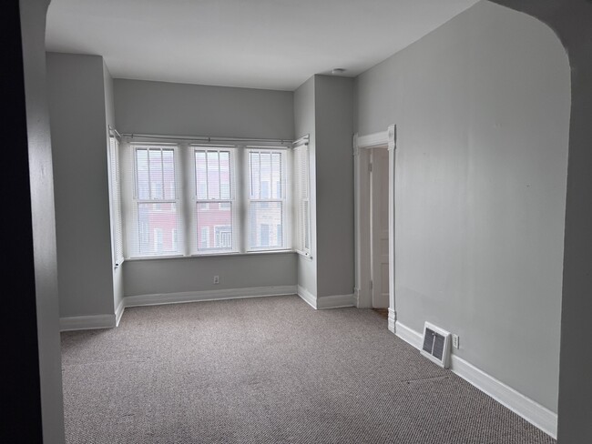 Building Photo - 2454 W Diversey Ave