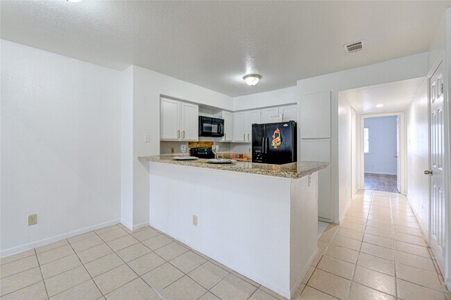 Building Photo - 16800 Sugar Pine Dr