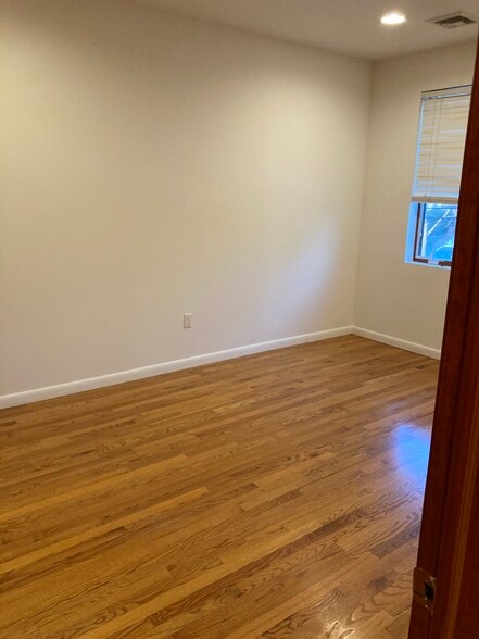 Building Photo - 14-16A Clintonville St