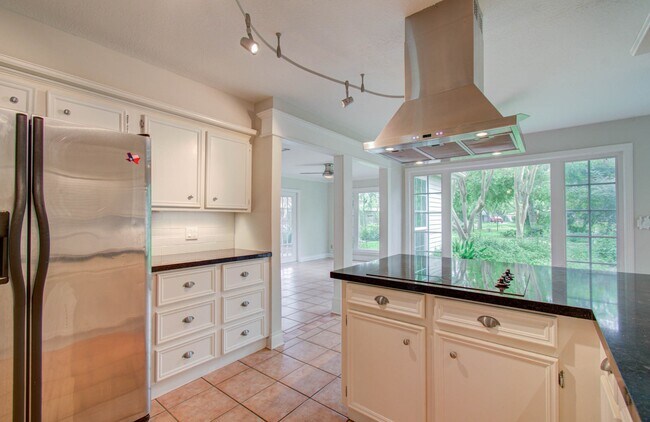 Building Photo - 16209 Wall St