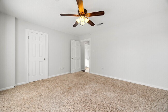 Building Photo - 15526 Cabildo Dr