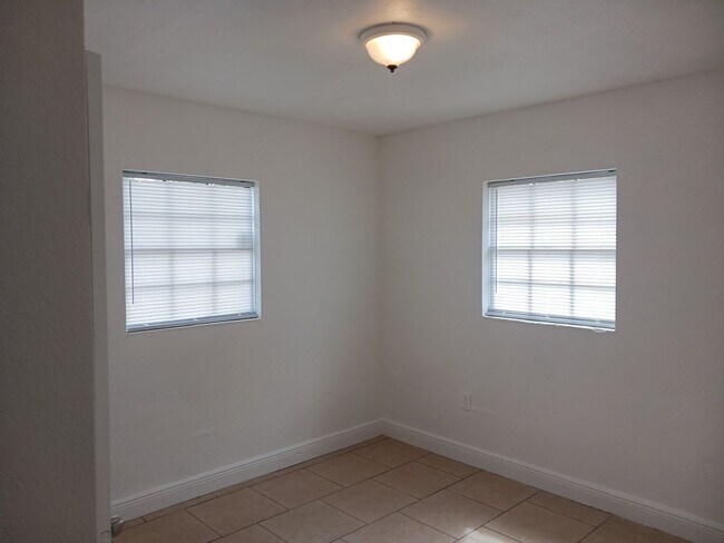 Building Photo - 3 Bed Home for Rent!