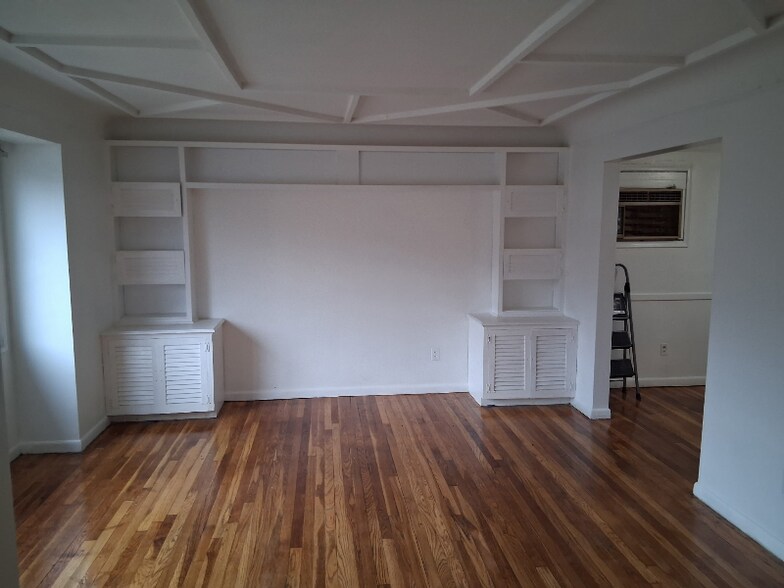 Building Photo - 16624 Tracey St