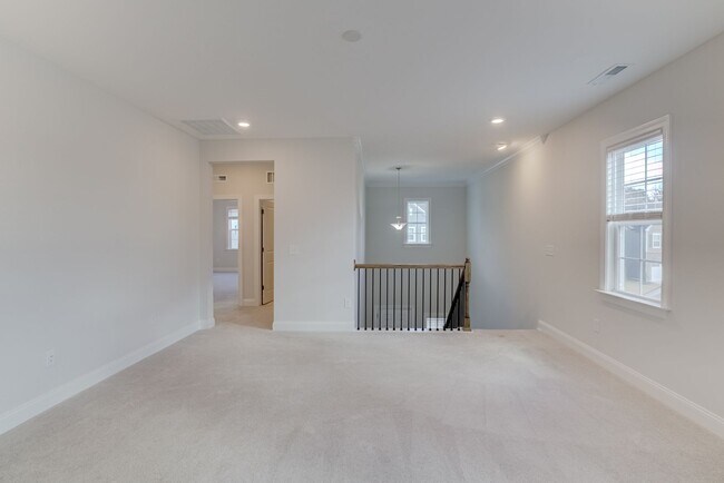 Building Photo - Light & Bright 4BR 3BA house in Tryon, Wak...