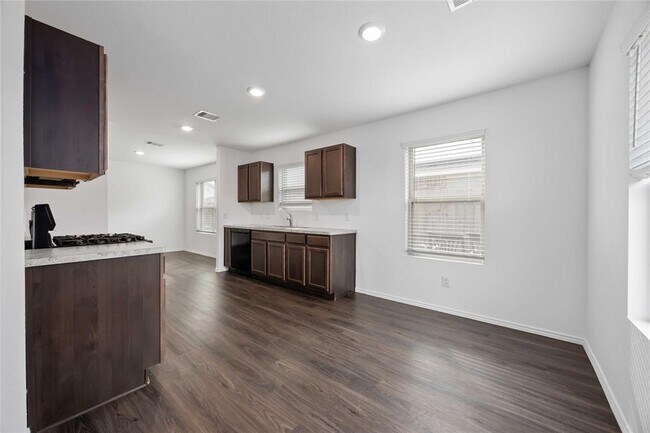 Building Photo - 14611 Broadbury Pond Rd