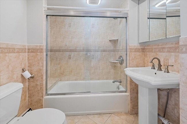 Building Photo - 259 7th St