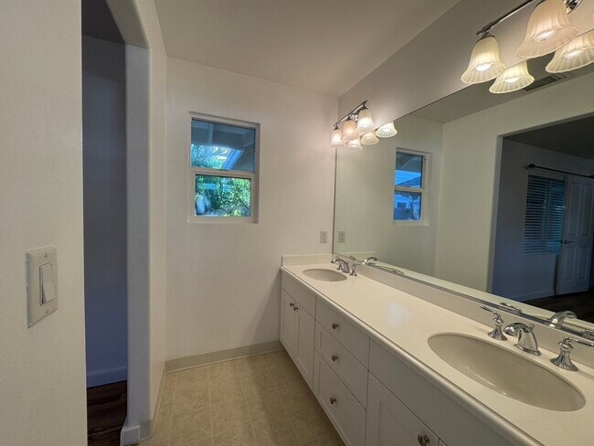 Building Photo - Stunning 4 Bedroom with 3 Bathroom Home in...