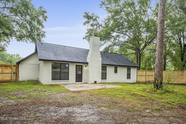 Building Photo - 214 W Lakewood Dr