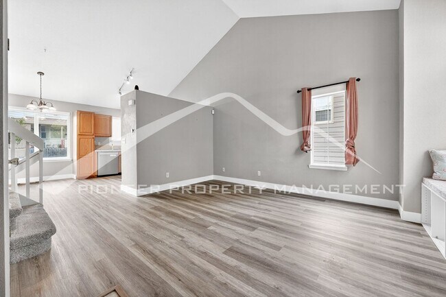 Building Photo - Spacious Home with Central AC and Gas Fireplace