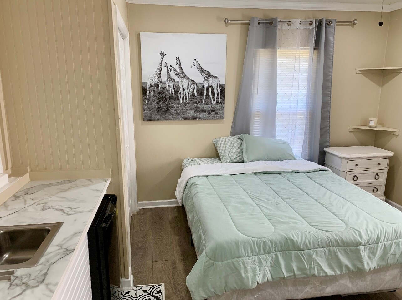 Building Photo - 4220 10th Ave