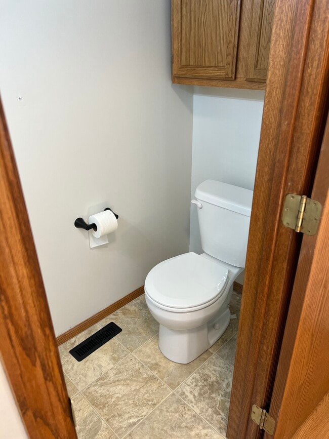 Building Photo - 2122 W 6th St