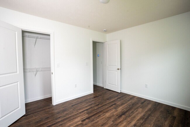 Building Photo - BRAND NEW 3 BEDROOM HOME - BOLIVAR, MO