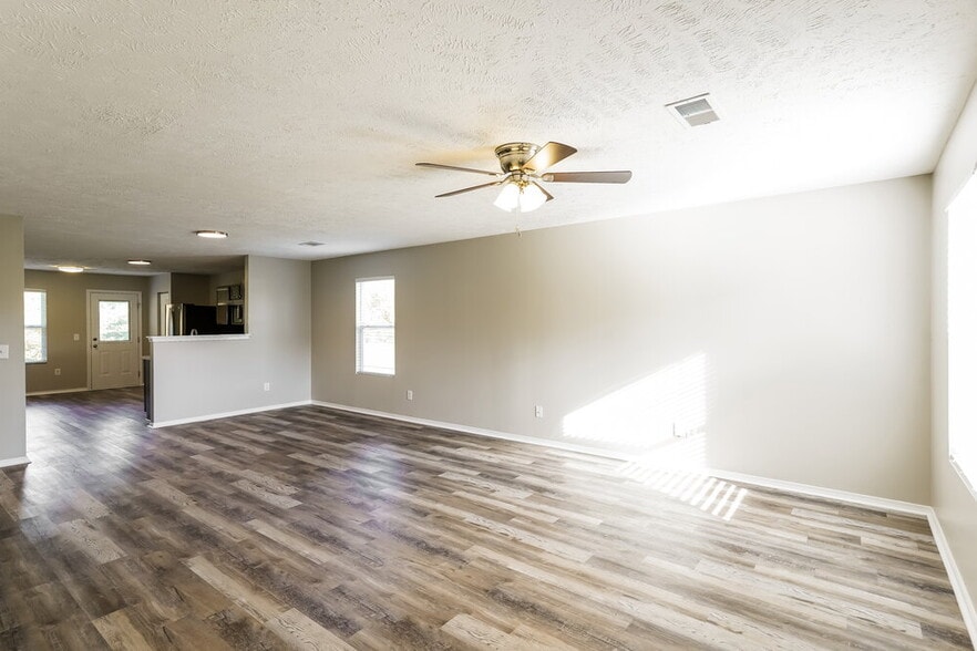 Building Photo - 2761 Sutherland Dr
