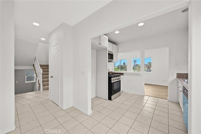 Building Photo - 554 Bonita St