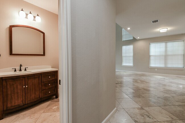 Building Photo - 10506 Chateau Ln