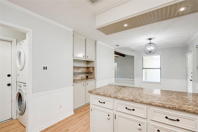 Building Photo - 1708 Wild Horse Ln