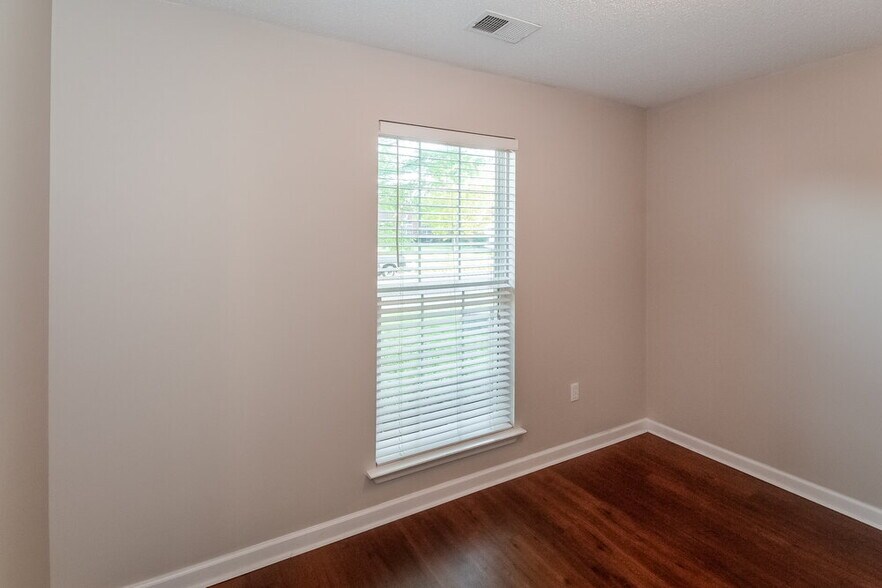 Building Photo - 1708 Cherry Creek Dr