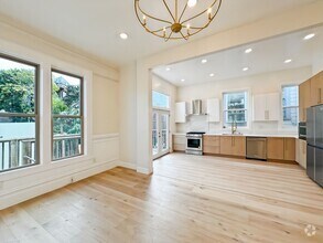 Building Photo - Top-Floor, Remodeled 5BR/2.5BA Victorian F...