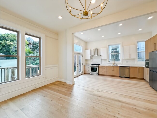 Primary Photo - Top-Floor, Remodeled 5BR/2.5BA Victorian F...