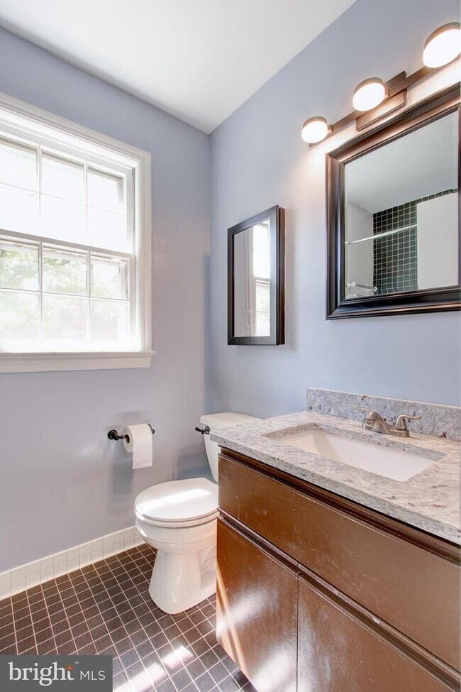 Building Photo - Palisades Gem Ready for Immediate Move-in!!