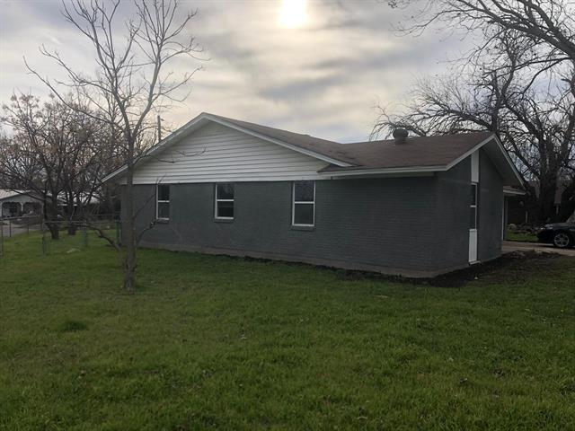 Building Photo - 2806 Sharon Dr