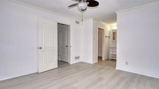 Building Photo - 5538 Holly St