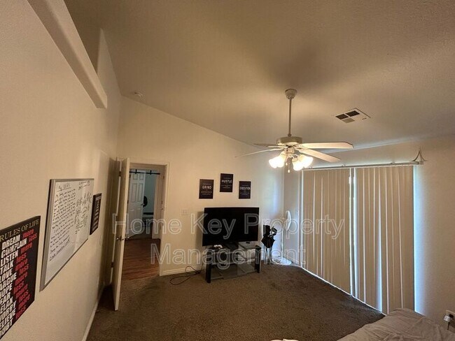 Building Photo - 2056 E Middleton Dr