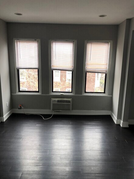 Building Photo - 5400 Walnut St