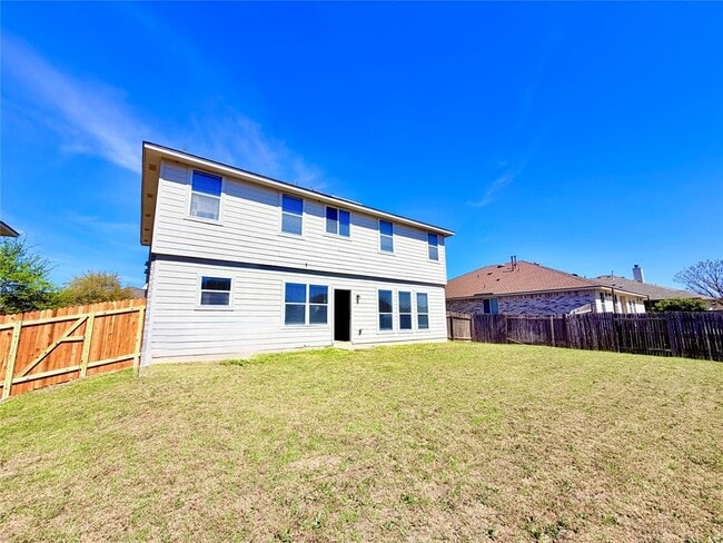 Building Photo - 1913 Short Summer Dr