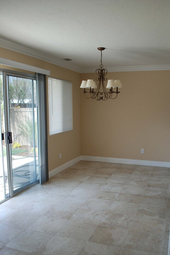 Building Photo - 1712 Glenview Dr