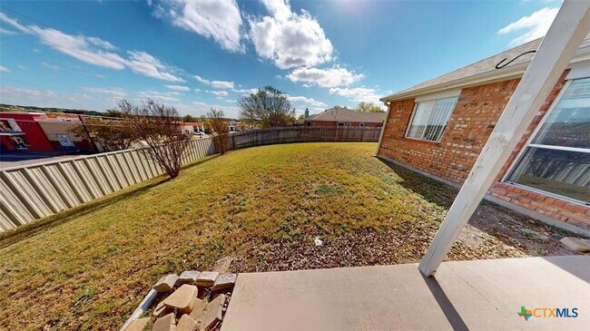 Building Photo - 411 Tomahawk Dr