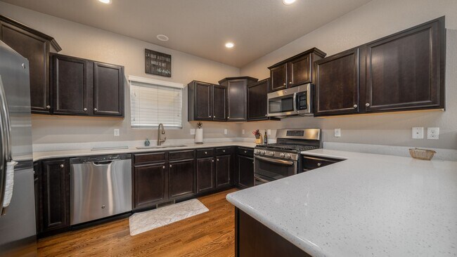 Building Photo - Furnished Rental in the Spring Creek Neighborhood