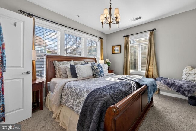 Building Photo - 724 Hendrix Ave