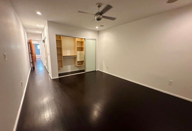 Building Photo - 4246 Lexington Ave