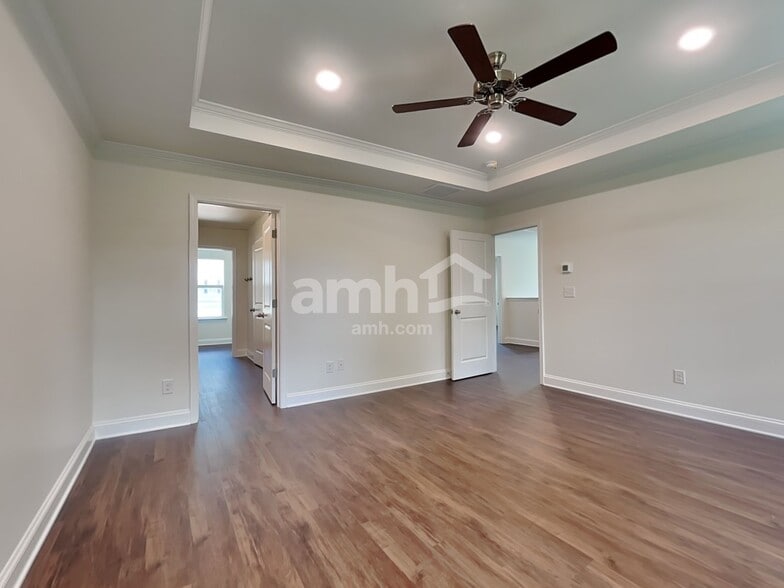 Building Photo - 611 Rivermist Dr