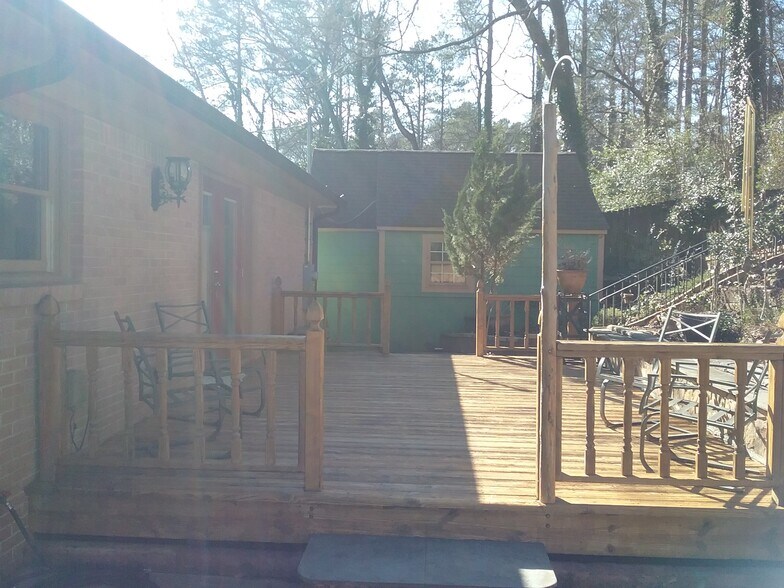 Building Photo - 701 Rosalyn Dr