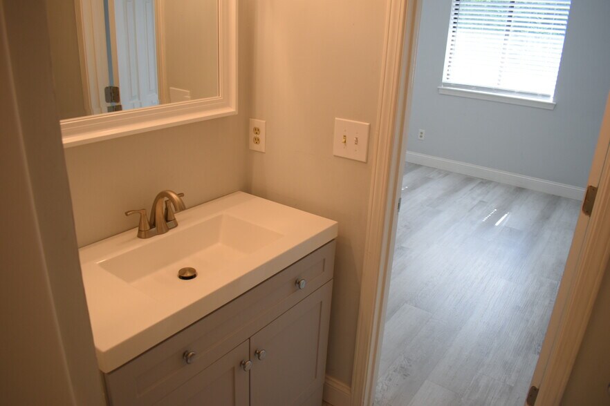 Building Photo - 522 S Kerr Ave