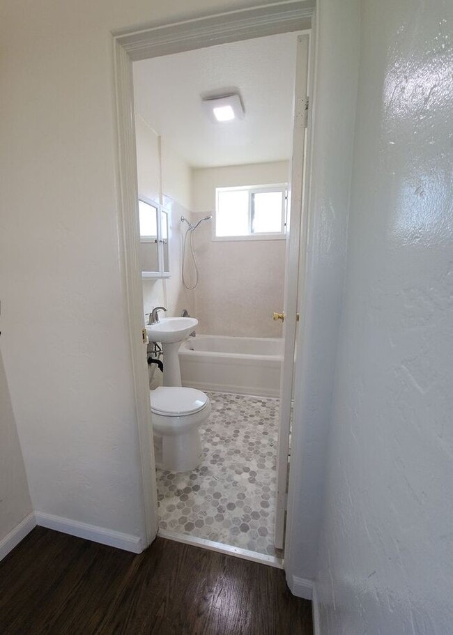 Recently renovated cottage in City Heights! 4366 Maple St San Diego