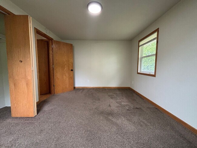 Building Photo - Regal Landing ||