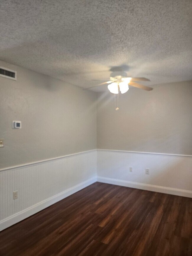Building Photo - Charming 2-bedroom, 1.5-bath in the desirable Bellamy Forge