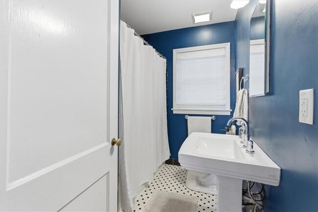 Building Photo - 693 Glenwood Ave SE