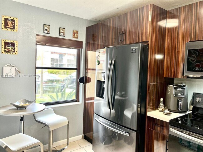 Building Photo - 11304 Taft St