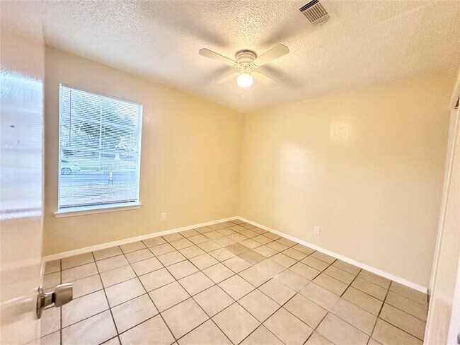 Building Photo - 7221 Ellington Cir