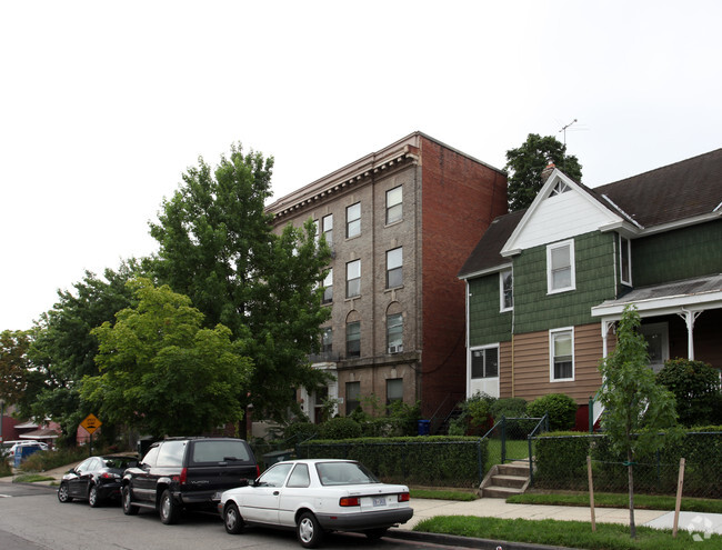 Primary Photo - 307 S St NE