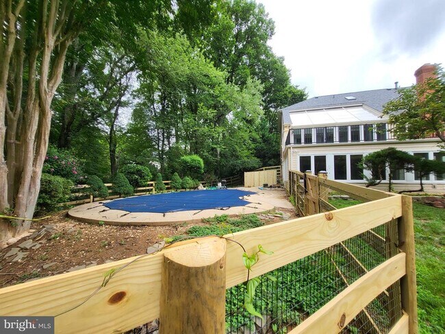 Building Photo - 8424 Holly Leaf Dr