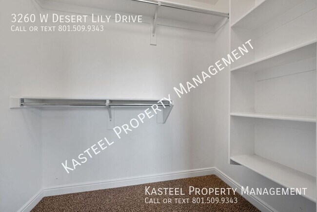 Building Photo - 3260 W Desert Lily Dr