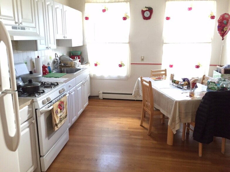 Building Photo - 10 Buckley Ave