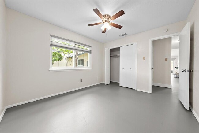 Building Photo - 1702 Coturnix Dr