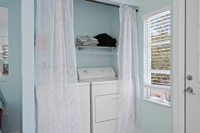 Building Photo - 1820 Rumar Ln