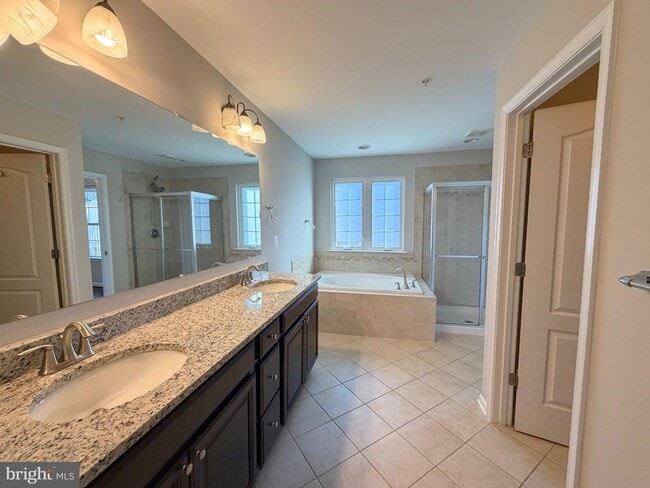 Building Photo - 1607 Sun High Terrace